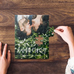 Aangepast Jubileum Mr & Mrs Happy Wedding Foto Legpuzzel<br><div class="desc">Viel je trouwdag en Mr. En Mrs. met onze leuke en trendy, gelukkige verjaardagsdagsfoto's puzzel. Ons ontwerp biedt een groot volledig fotoontwerp om uw eigen speciale foto weer te geven. "Gelukkig Jubileum", trouwdatum en naam die in een trendy wit typografisch ontwerp worden ontworpen dat over de puzzelfoto wordt getoond. Gepersonaliseerd...</div>