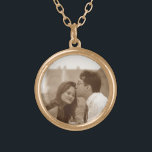 Aangepast Ketting Foto-afstammeling<br><div class="desc">Pas dit ketting aan met een speciale foto. Deze maken geweldige mementos en cadeautjes voor geliefden, of speciale gelegenheden zoals verjaardagen, bruiloften en feestdagen. Resize of verander uw foto, klik op de Customize knoop van het. Dit zal u in uitgeven wijze nemen en u kunt uw foto aanpassen. U kunt...</div>