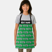 Aangepast kind met schattig voetbal afdrukken schort (Insitu)