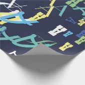 aangepast kleurenpatroon kinder initiaal op blauw cadeaupapier (Hoek)