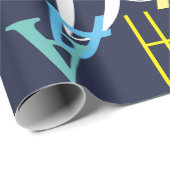 aangepast kleurenpatroon kinder initiaal op blauw cadeaupapier (Rol Hoek)