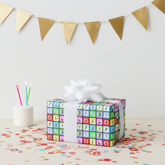 Aangepast kleurrijk alfabet, nummer voor de verjaa cadeaupapier