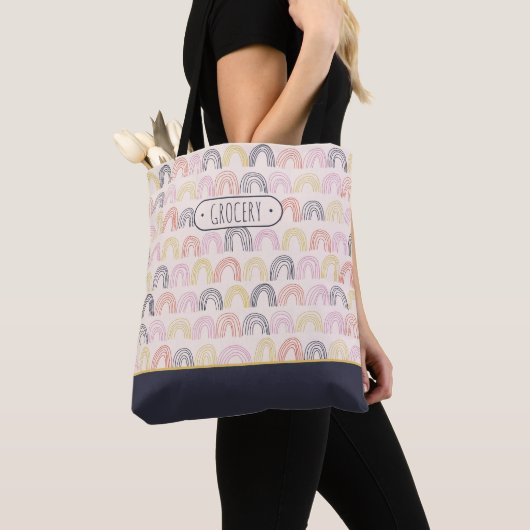 Aangepast label Schattige Boho Rainbow Grocery Can Tote Bag (Dichtbij)