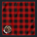 Aangepast Lijst voor kerstrood en zwarte foto Bandana<br><div class="desc">Vun de sjabloon van het lijst van de kerstfeestfoto met een rode vlekvormige achtergrond. Copyright © Angi Laframboise.</div>