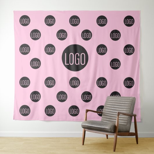 Aangepast logo achtergrond bedrijf roze stap- en h wandkleed (In Situ (horizontaal))