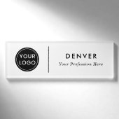 Aangepast logo en naam modern minimalistisch naambadge (Voorkant)