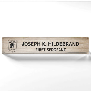 Aangepast logo houten militair naambordje