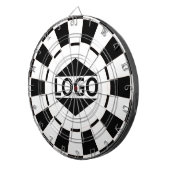 Aangepast logo op zwart en wit dartbord (Voorkant Rechts)