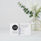 Aangepast logo sociale media pictogrammen minimali visitekaartje (Staand voorkant)