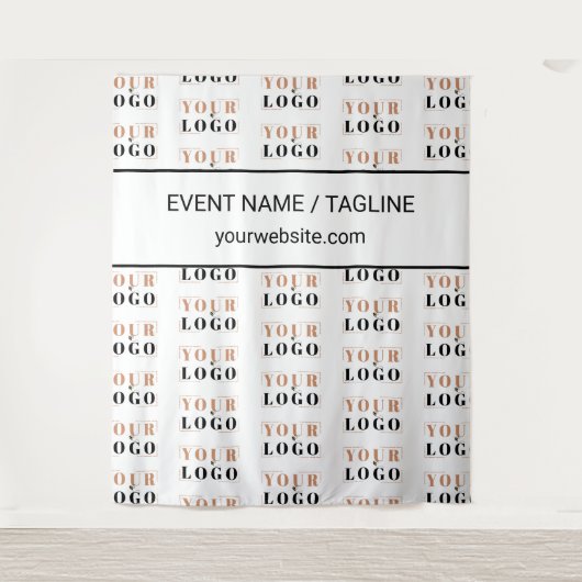 Aangepast logo & tekst half drop repeat witte acht wandkleed (Voorkant)