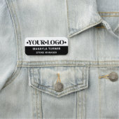 Aangepast logo werknemer zwart wit naamplaatje (In situ)