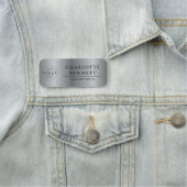 Aangepast logo zilver kantoor personeel naamplaatje (In situ)