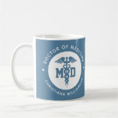 Aangepast MD Doctor in de Afstuderen van de Medici Koffiemok (Links)