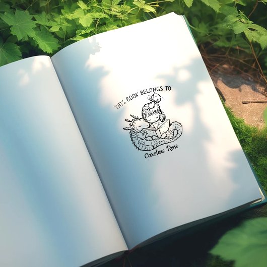Aangepast meisje leest met draak ex-libris rubberstempel
