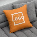 Aangepast merk voor Logo van bedrijf Kussen<br><div class="desc">Pas deze trendy eenvoudig aan met uw eigen zakelijke logo. U kunt de achtergrondkleur wijzigen om deze aan te passen aan uw logo- of bedrijfskleuren. De bevorderende kussens maken een langdurige indruk zodat maken zij grote collectieve giften, giveaways, of souvenirs voor cliënten, klanten, en werknemers. Zij kunnen ook worden gebruikt...</div>