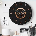 Aangepast merk voor Logo voor speciale acties Grote Klok<br><div class="desc">Voeg uw aangepaste zakelijke logo toe aan een unieke muurklok creëer. Maakt een groot promotioneel cadeau voor klanten,  verkopers,  werknemers of andere speciale mensen. Kies uit verschillende klokvormen en -grootten. Geen minimumhoeveelheid,  geen installatiekosten.</div>