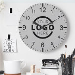 Aangepast merk voor Logo voor speciale acties Ronde Klok<br><div class="desc">Voeg uw aangepaste zakelijke logo toe aan een unieke muurklok creëer. Maakt een groot promotioneel cadeau voor klanten,  verkopers,  werknemers of andere speciale mensen. Kies uit verschillende klokvormen en -grootten. Geen minimumhoeveelheid,  geen installatiekosten.</div>