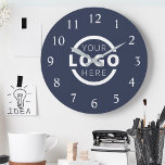 Aangepast merk voor Logo voor speciale acties Ronde Klok<br><div class="desc">Voeg uw aangepaste zakelijke logo toe aan een unieke muurklok creëer. Maakt een groot promotioneel cadeau voor klanten,  verkopers,  werknemers of andere speciale mensen. Kies uit verschillende klokvormen en -grootten. Geen minimumhoeveelheid,  geen installatiekosten.</div>