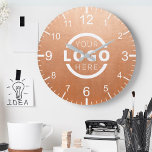 Aangepast merk voor Logo voor speciale acties Ronde Klok<br><div class="desc">Voeg uw aangepaste zakelijke logo toe aan een unieke muurklok creëer. Maakt een groot promotioneel cadeau voor klanten,  verkopers,  werknemers of andere speciale mensen. Kies uit verschillende klokvormen en -grootten. Geen minimumhoeveelheid,  geen installatiekosten.</div>