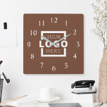 Aangepast merk voor Logo voor speciale acties Vierkante Klok<br><div class="desc">Voeg uw aangepaste zakelijke logo toe aan een unieke muurklok creëer. Maakt een groot promotioneel cadeau voor klanten,  verkopers,  werknemers of andere speciale mensen. Kies uit verschillende klokvormen en -grootten. Geen minimumhoeveelheid,  geen installatiekosten.</div>