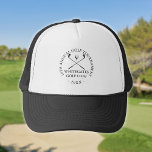 Aangepast modern golfclubtoernooi trucker pet<br><div class="desc">Deze petten zijn ideaal voor alle golfclubtoernooien,  met een klassieke krans en golfbalontwerp. Personaliseer met de naam van het golftoernooi,  de clubnaam en het jaar. Ontworpen door Thisnotme©</div>