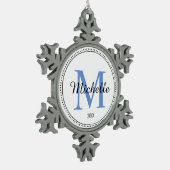 Aangepast monogram blauw tin sneeuwvlok ornament (Links)