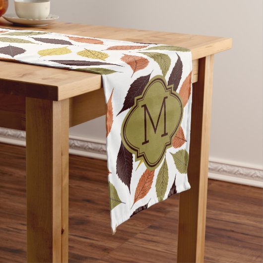 Aangepast monogram herfst Leafs Patroon Medium Tafelloper (Voorbeeld)