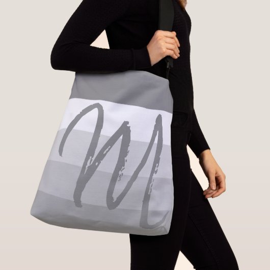 Aangepast monogram M Gestreepte patroon grijs wit Crossbody Tas (Dichtbij)