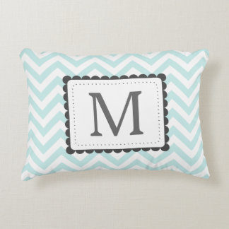 Aangepast monogram mint Blue en White Chevron Decoratief Kussen