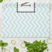 Aangepast monogram mint Blue en White Chevron Theedoek (Gevouwen)