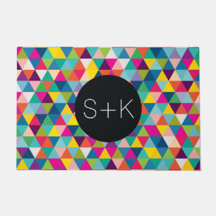 Aangepast monogram regenboogdriehoekspatroon deurmat