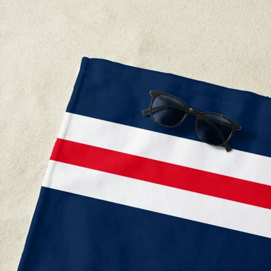 Aangepast monogram rode kreeft blauw en rode stree strandlaken (In situ)