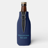 Aangepast monogram, tekst & jaar SURFER flessenkoe Flesjeskoeler (Fles Achterkant)