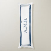 Aangepast monogram voor de klassieke marine blauw lichaamskussen (Voorkant Verticaal)