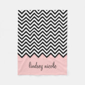 Aangepast monogram zwart-wit en roze Chevron Fleece Deken (Voorkant)