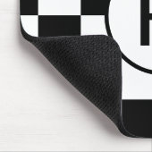 Aangepast monogram zwart wit schaakbordpatroon muismat (Hoek)
