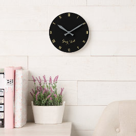 Aangepast monogrammen modern Elegant Black Faux Go Ronde Klok