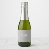 Aangepast Mr en Mrs Script Vast Wedding Sparkling Wijnetiket (Voorkant)