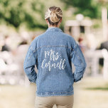 Aangepast nieuw mevrouw bruid huwelijk modern schr denim jacket<br><div class="desc">Maak een statement op je grote dag met onze 'Nieuwe mevrouw' op maat gemaakte spijkerjas. Verhoog je trouwstijl met gepersonaliseerde elegantie. 💍👰 #Bruidsmode #AangepasteChic</div>