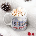 Aangepast onroerend goed: winterfeest koffiemok<br><div class="desc">Deze mooie kerstvakantie-mok voor onroerend goed is perfect voor een realiteitscentrum in het noorden. Een prachtige witte sneeuw lijnt de bomen en het huis op deze wintervakantie cadeau. Een makelaar kan Kerst van de Zuurzame in rood en groen manuscript houden of met hun eigen seizoensgroeten aanpassen.</div>