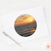 Aangepast ontwerp met uw eigen foto en Jouw tekst Ronde Sticker (Envelop)