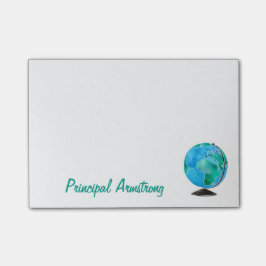 Aangepast op het bureau van de schooldirecteur post-it® notes