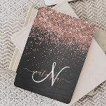 Aangepast Roos Gold Glitter Black Sparkle Monogram iPad Air Cover<br><div class="desc">Pas dit trendy elegante iPad-afdekontwerp met  roos gouden mousserende glitter op een zwarte geborstelde metalen achtergrond eenvoudig aan.</div>