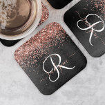 Aangepast Roos Gold Glitter Black Sparkle Monogram Kartonnen Onderzetters<br><div class="desc">Eenvoudig aan te passen aan dit trendy elegante onderzetter met vierkante papieren vormgeving met  roos gouden mousserende glitter op een zwarte geborstelde metalen achtergrond.</div>