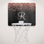 Aangepast Roos Gold Glitter Black Sparkle Monogram Mini Basketbalbord<br><div class="desc">Pas dit trendy elegante basketbalhoepontwerp met  roos gouden mousserende glitter op een zwarte geborstelde metalen achtergrond gemakkelijk aan.</div>