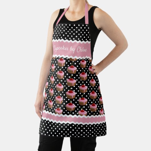 Aangepast roze cupcakes pokadots patroon op zwart schort (Insitu)