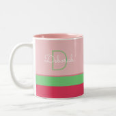 aangepast roze en groen monogram met strepen tweekleurige koffiemok (Links)
