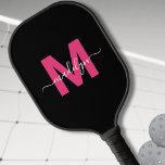 Aangepast roze Modern Script Naam Monogram Pickleball Paddle<br><div class="desc">Creëer Uw eigen gepersonaliseerde aangepaste zwarte en roze moderne scriptnaam Monogram Pickleball Paddle. Deze chique, vrouwelijke pickleball paddle heeft een stijlvol monogram aan de voorkant, met een plat, heet roze initiaal op een strakke zwarte achtergrond en een klassieke witte scriptnaam voor een gepersonaliseerde touch. De achterkant is effen zwart, maar...</div>