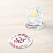 Aangepast roze.Roos Monogram ontwerp Ronde Kartonnen Onderzetter (Insitu)