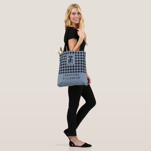 Aangepast spelpatroon voor de beroepsmatige behand tote bag (Op model)